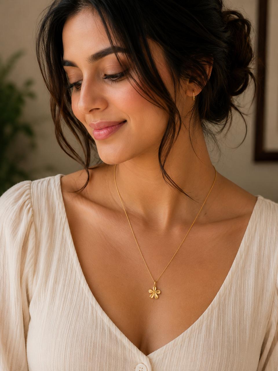 Minimalist Gold Flower Pendant Necklace